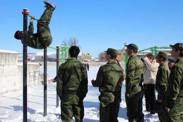 И посоревновались, и солдатской каши отведали! В КБГУ прошел спортивно-патриотический квест «Искра»