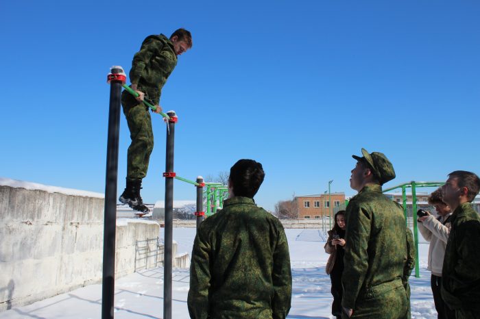 И посоревновались, и солдатской каши отведали! В КБГУ прошел спортивно-патриотический квест «Искра»