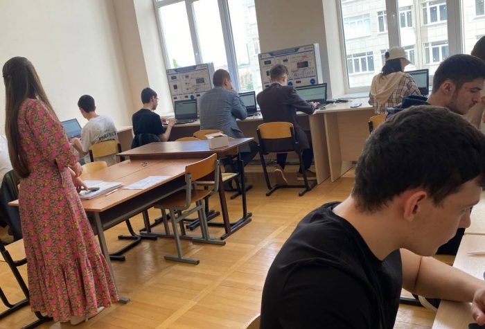 В КИТиЭ КБГУ прошёл заключительный этап олимпиады по электронике среди школьников и студентов