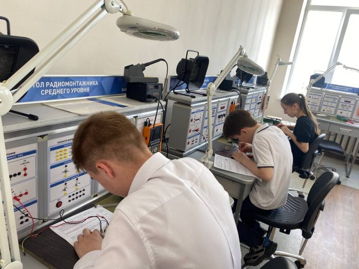 В КИТиЭ КБГУ прошёл заключительный этап олимпиады по электронике среди школьников и студентов