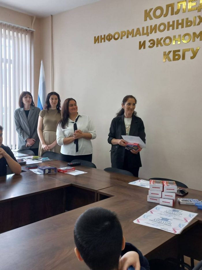 В КИТиЭ КБГУ прошло награждение победителей и призёров по олимпиадам: «Прикладная Электроника 2025»; ежегодная олимпиада по математике среди студентов СПО и школьников «Четвертое измерение»; ежегодная III олимпиада по программированию среди школьников и студентов СПО.