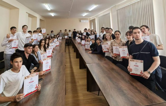 За активное участие в проведении акции "Голоса Победы" студенты и преподаватели КИТиЭ КБГУ были награждены благодарностями