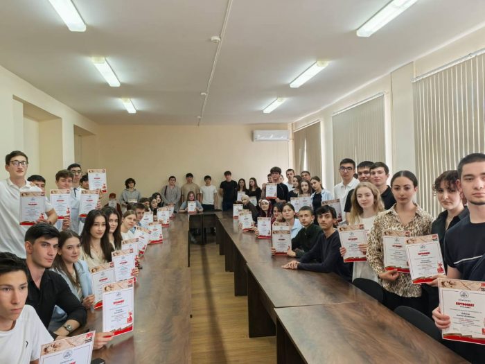 За активное участие в проведении акции "Голоса Победы" студенты и преподаватели КИТиЭ КБГУ были награждены благодарностями
