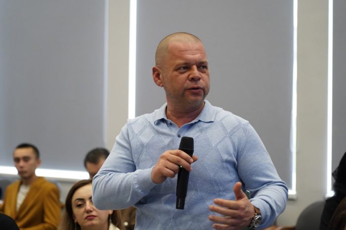 Встреча и.о. ректора КБГУ Юрия Альтудова с родителями волонтеров вуза