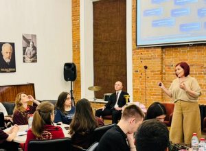 Руководитель центра развития карьеры КБГУ Кристина Лопатина на тренинге «Школа молодого электорального эксперта»