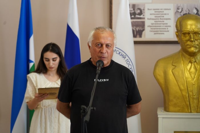 В КБГУ открылась выставка работ Казбека Французова