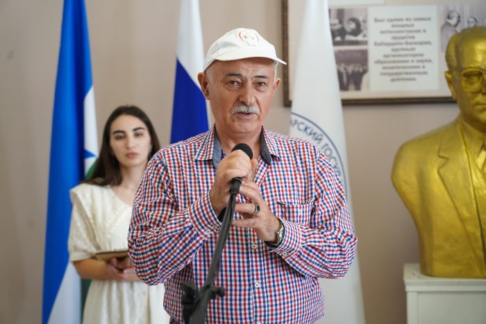 В КБГУ открылась выставка работ Казбека Французова