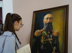 В КБГУ открылась выставка работ Казбека Французова