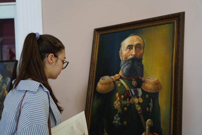 В КБГУ открылась выставка работ Казбека Французова