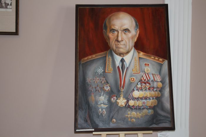 В КБГУ открылась выставка работ Казбека Французова