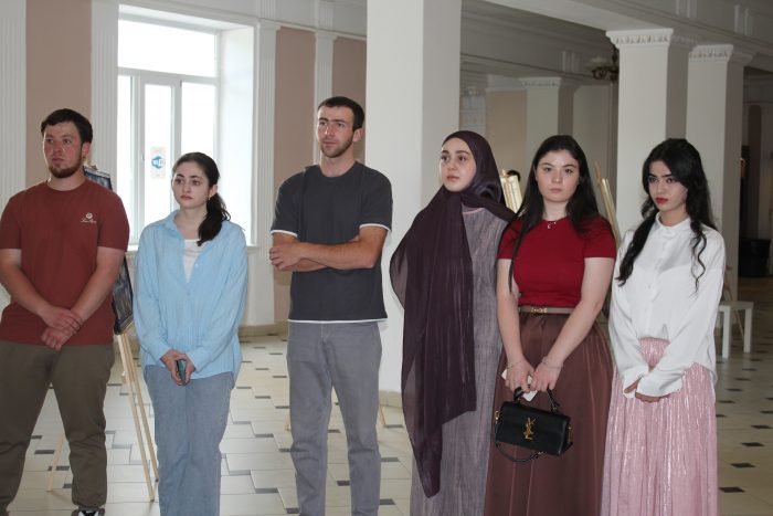 В КБГУ открылась выставка работ Казбека Французова