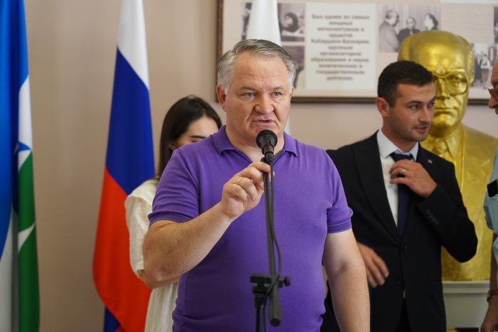 В КБГУ открылась выставка работ Казбека Французова