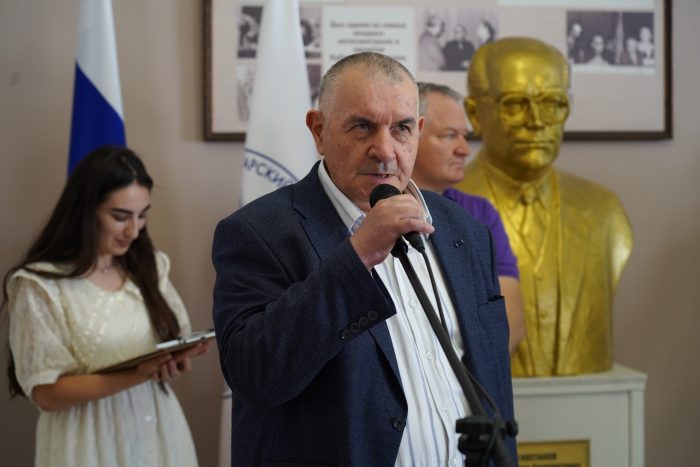 В КБГУ открылась выставка работ Казбека Французова