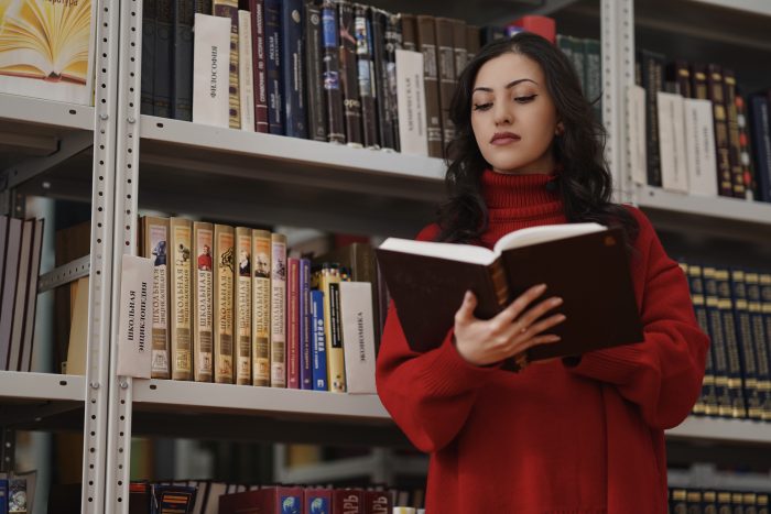 Книги вместо антидепрессантов: профессор КБГУ о терапевтической силе литературы