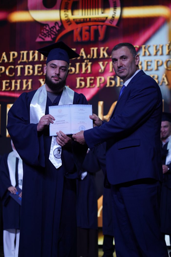 Казбек Коков поздравил выпускников КБГУ