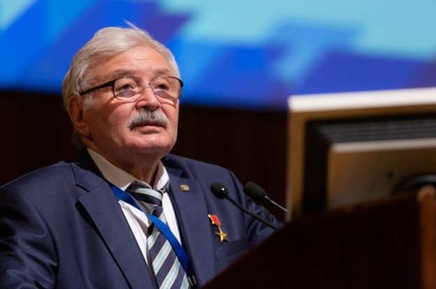МИХАИЛ ЗАЛИХАНОВ: «Я ЧЕЛОВЕК, РОЖДЕННЫЙ В ГОРАХ И ПРИГОВОРЕННЫЙ СЛУЖИТЬ ИМ»