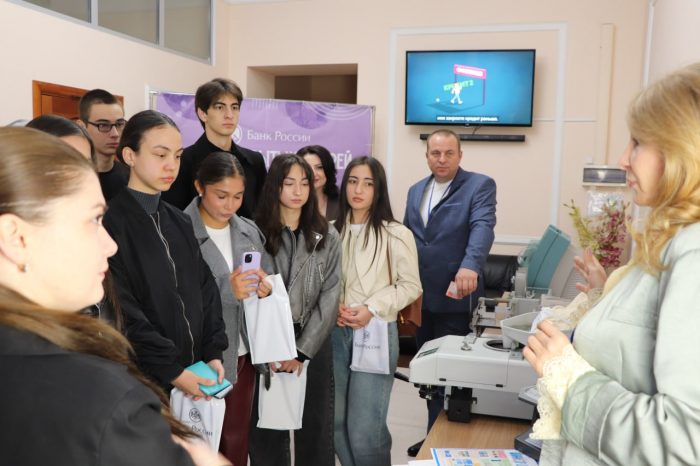 Студенты колледжа информационных технологий и экономики КБГУ приняли участие в Дне открытых дверей Банка России