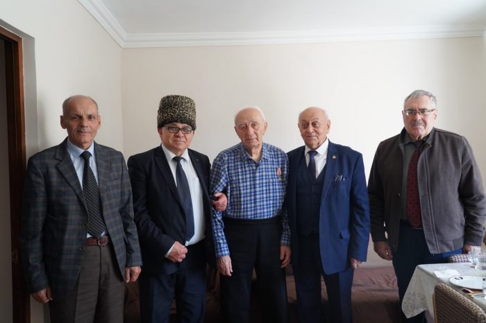 В КБГУ поздравили с 90-летием Мурата Хажисмеловича Понежева