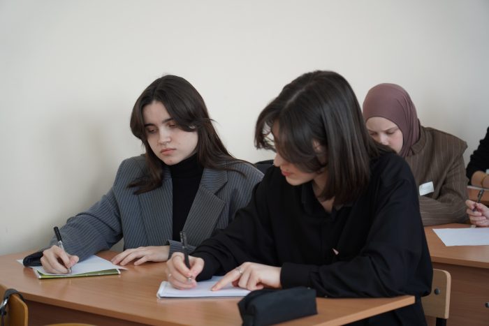 Более 300 школьников Кабардино-Балкарии написали Всероссийский диктант по иностранным языкам на площадке КБГУ