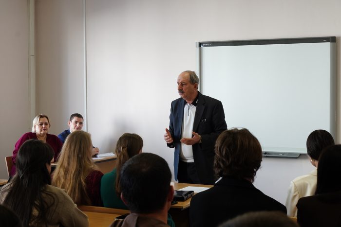 В КБГУ обсудили исторические корни народного единства