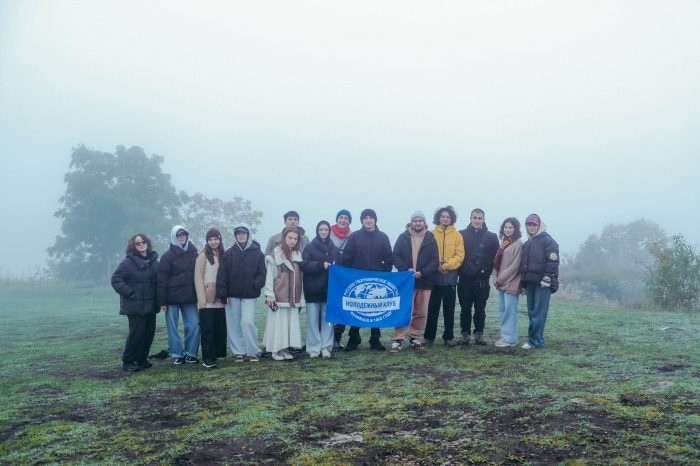 Студенты ИМТиИГ совершили поход по Тызылскому ущелью ко Дню туризма