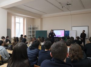 Безопасность в цифровой среде: студентам КБГУ рассказали о ловушках и манипуляциях в интернете