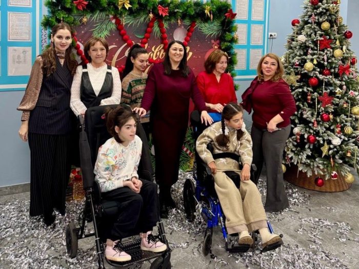 Новогодняя сказка от сердца: студенты Медицинской академии КБГУ подарили праздник детям с особыми потребностями