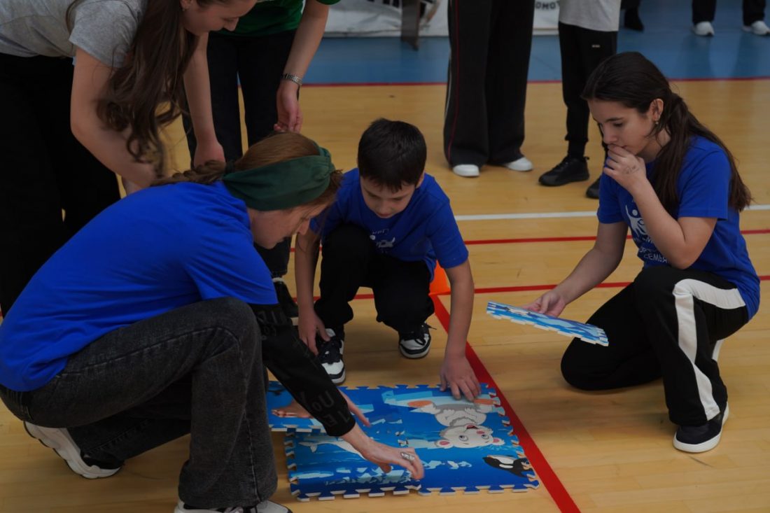 «Папа, мама, я — спортивная семья»: в КБГУ прошли дружеские соревнования для всей семьи