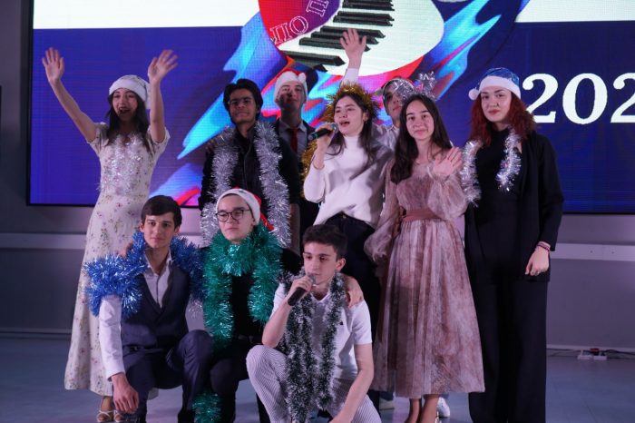 «По пути наверх»: концерт молодых артистов Театра песни КБГУ «Амикс»