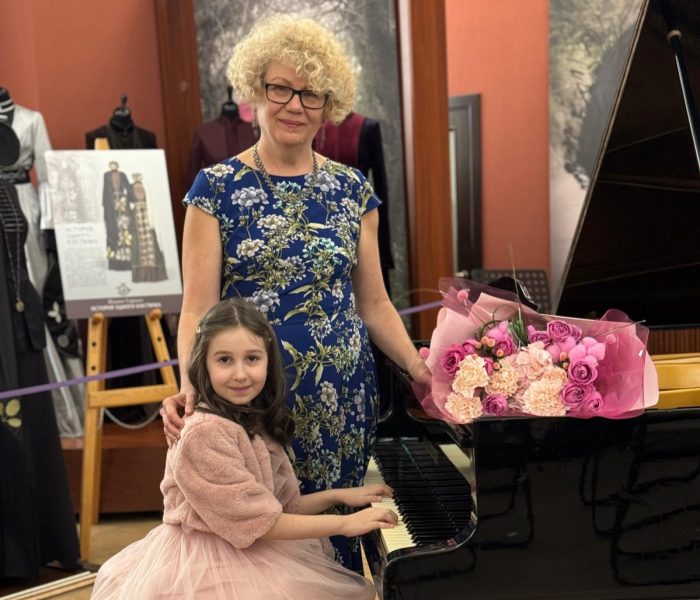 В КБР впервые: в КБГУ вручены свидетельства об авторских правах девятилетней Ариане Хашировой