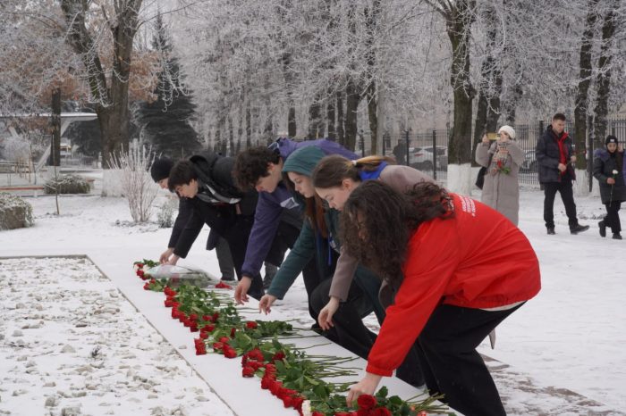 В КБГУ почтили память героев Ленинграда: акция к 82-летию полного снятия блокады