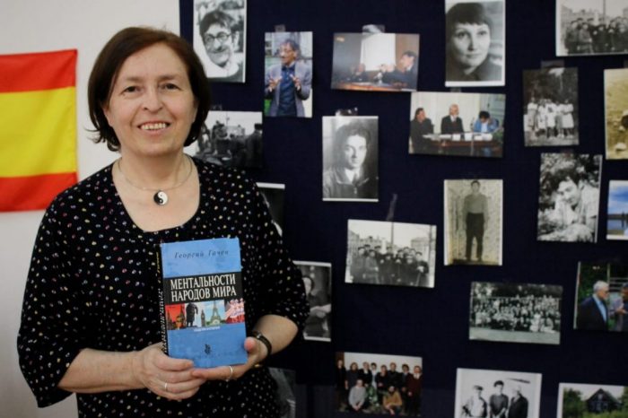 10 фактов о профессоре КБГУ Зухре Кучуковой: метод «пчела-нектар-мед» и «онтологическое счастье»