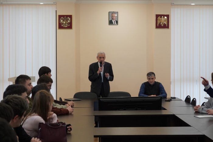 Применение ИИ в биомедицинской сенсорике: лекция доцента КБГУ Олега Молоканова