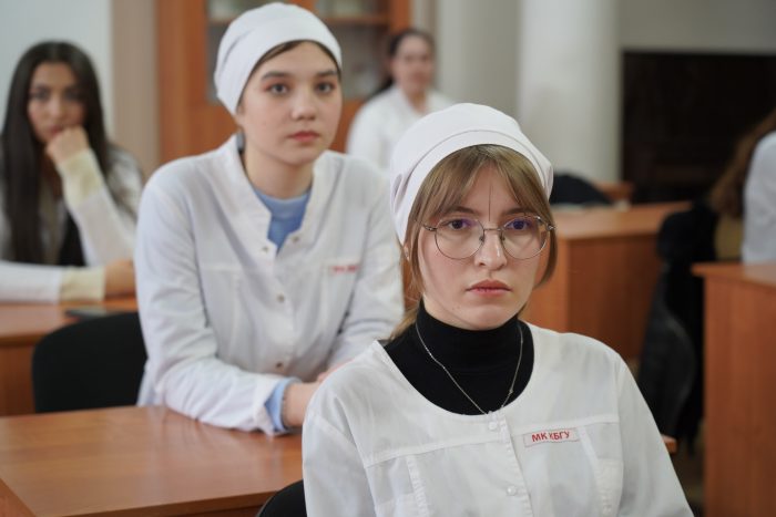 «Шаг в науку»: как вовлечь будущих медиков в исследовательскую деятельность