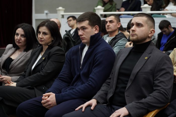 Руководитель регионального отделения общественного движения «Молодая Гвардия Единой России» встретился со студентами КБГУ