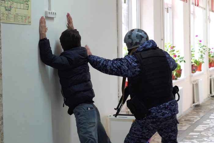 В КБГУ прошли учения по действиям при совершении преступления в форме вооруженного нападения