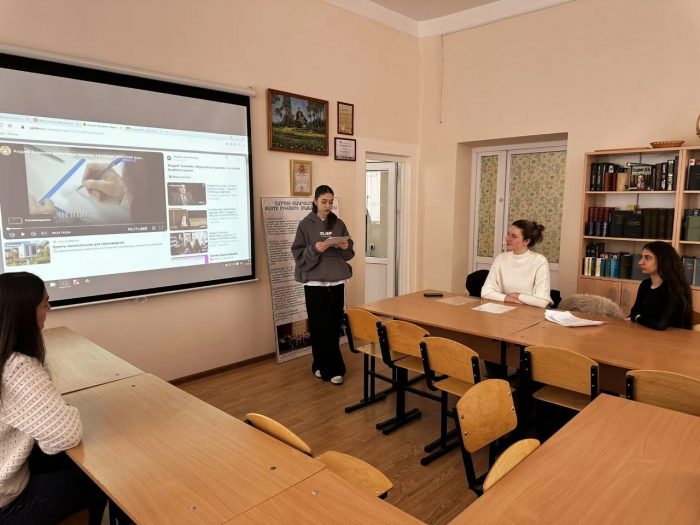 От древнерусских берестяных грамот к неологизмам: в КБГУ обсудили закономерности развития языка