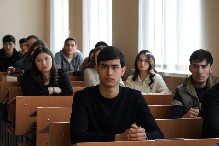 Кураторский час в Институте математики и естественных наук КБГУ: встреча с героем нашего времени