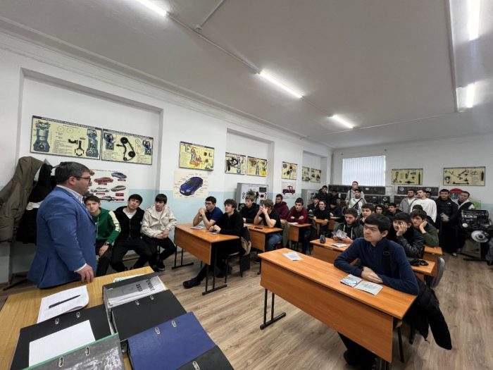 Институт электроники, робототехники и ИИ КБГУ провел профориентационную встречу в Кабардино-Балкарском автомобильно-дорожном колледже
