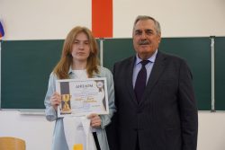 В КБГУ наградили победителей предметных олимпиад по естественным наукам