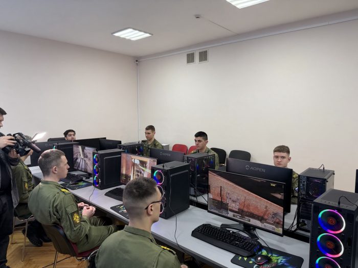 photo_5271604977958851819_y