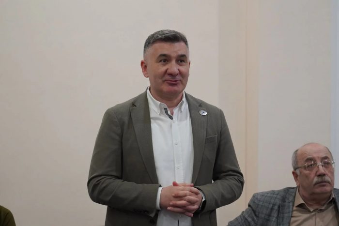 12bc13f3-3b1d-4b9a-b64b-2567491ed53d