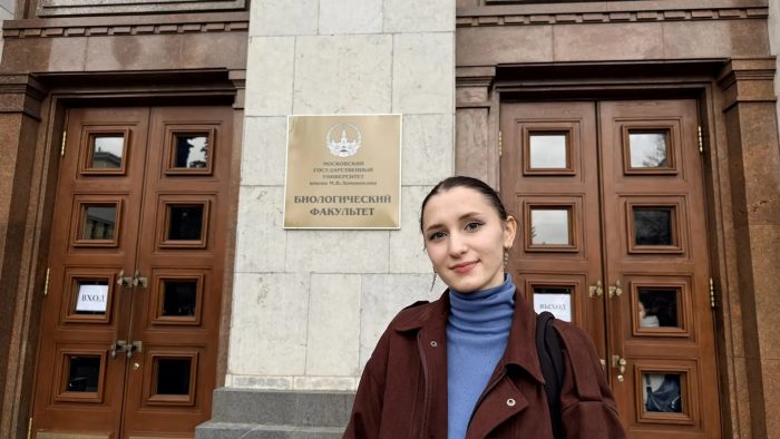 Студентка КБГУ Алина Пшукова представила научный доклад на конференции «Ломоносов-2026» в МГУ