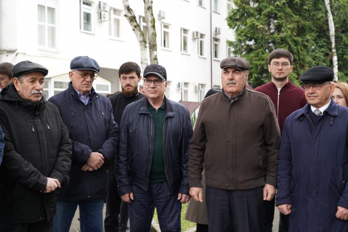 «Дело учителя живо»: в КБГУ почтили память основателя полимерной школы Абдулаха Микитаева