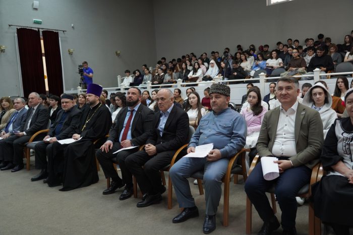 С верой в сердце и памятью в душе: в КБГУ обсудили роль духовенства в Великой Победе