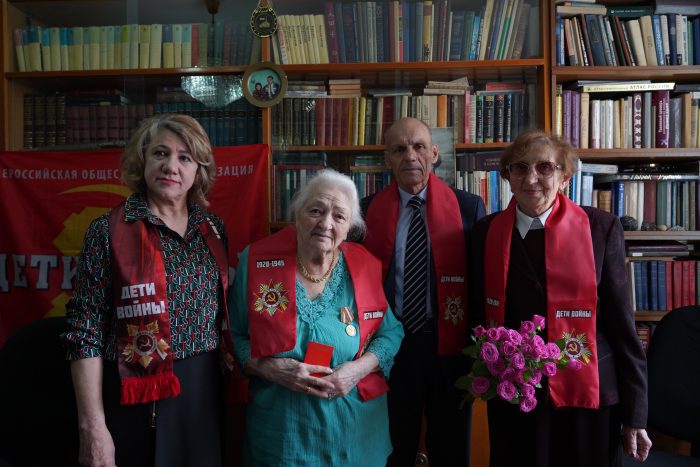 С днем рождения ветерана КБГУ Равиду Апажеву поздравили представители вуза и общественных организаций