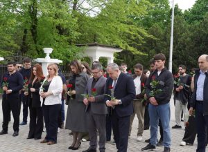 В КБГУ почтили память погибших при атаке на Старобельск