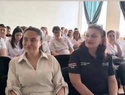 "Вместе к единому будущему: Врачи и студенты отмечают День России"