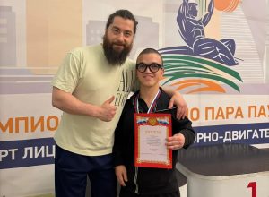 Двойной успех спортсменов КБГУ: тренер и его воспитанник завоевали медали на всероссийских соревнованиях по пауэрлифтингу