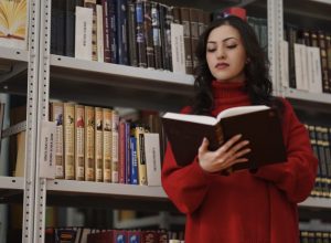 Книги вместо антидепрессантов: профессор КБГУ о терапевтической силе литературы